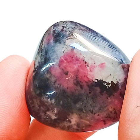 eudialyte, eudialyte crystal, pocket crystal root chakra, heart chakra, relationship crystal