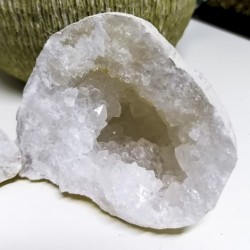 ROCK QUARTZ geode, rock qurtz crystal, clear crystal rock quartz raw stone