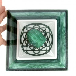 malahite orgonite, crystal pyramid, protection, cleansing, well being