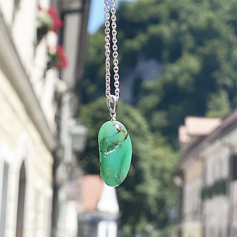 krizopras kristal, energijska ogrlica, trgovina s kristali