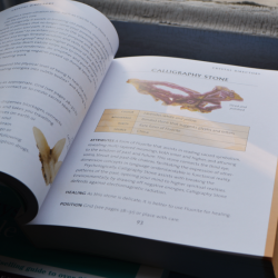 The crystal bible, priročnik za kristale, vodnik po kristalih, knjiga o kristalih, opisi kristalov, uporaba kristalov