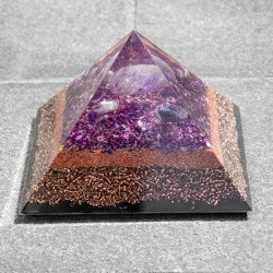 amethyst, orgonite, orgonite pyramid