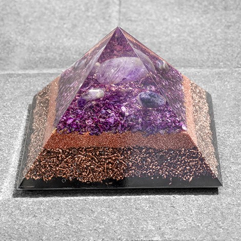 amethyst, orgonite, orgonite pyramid