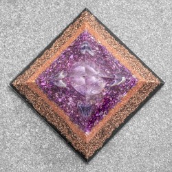 amethyst, orgonite, orgonite pyramid