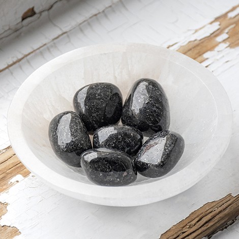 nuummite crystal, nuummite, pocket crystal, protection crystal, energy crystal