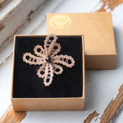 LACE BROOCH honey