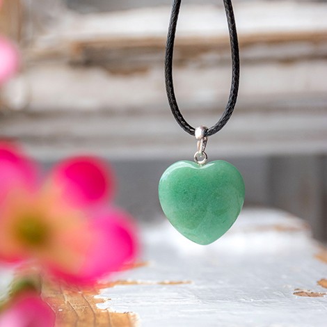 green aventurine, heart pendant, crystals
