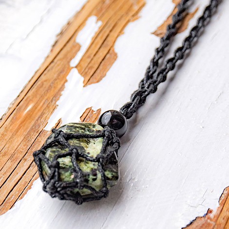 Macrame necklace for crystals black