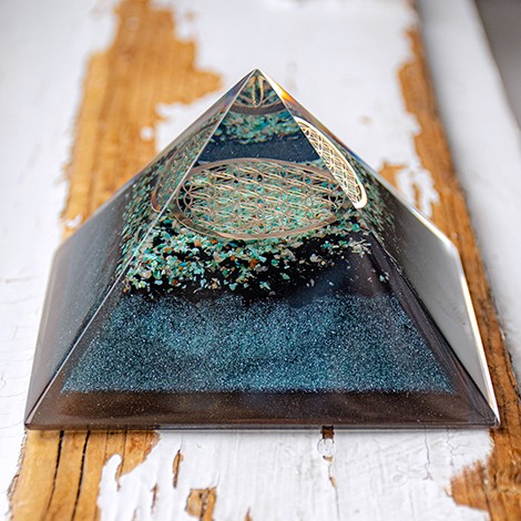 orgonite, orgonite pyramid, moss agate, handmade, moss agate orgonite