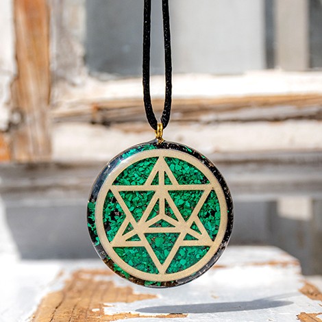 malachite, orgonite, orgonite necklace,