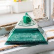 malahite orgonite pyramida, energy pyramid, crystal shop