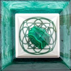 malahite orgonite pyramida, energy pyramid, crystal shop