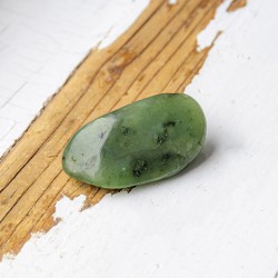jade, nephrite jade, jade crystal, nephrite jade crystal, crystal for peace, green crystal
