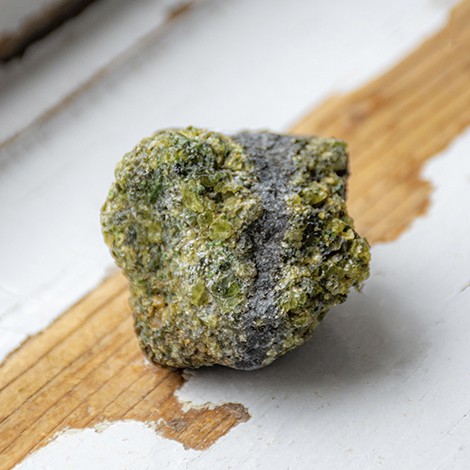 peridot, peridot kristal, peridot ogrlica, kristali za srečo, kristal za srčno čakro