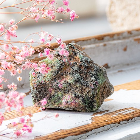 RUBY ZOISITE rough stone, ruby zoisite crystal, ruby zoisite gemstone