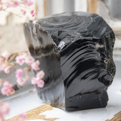 obsidian, surovi obsidian, večji kristal, surovi kristal, kristali za dom, kristal za zaščito