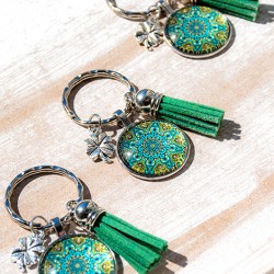 MANDALA green clover keychain