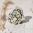 zeleni turmalin, zeleni turmalin v kremenu, zeleni turmalin nebrušen, turmalin, zeleni turmalin surovi