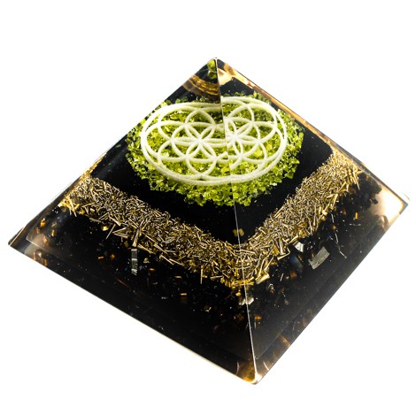 peridot, orgonit, piramida